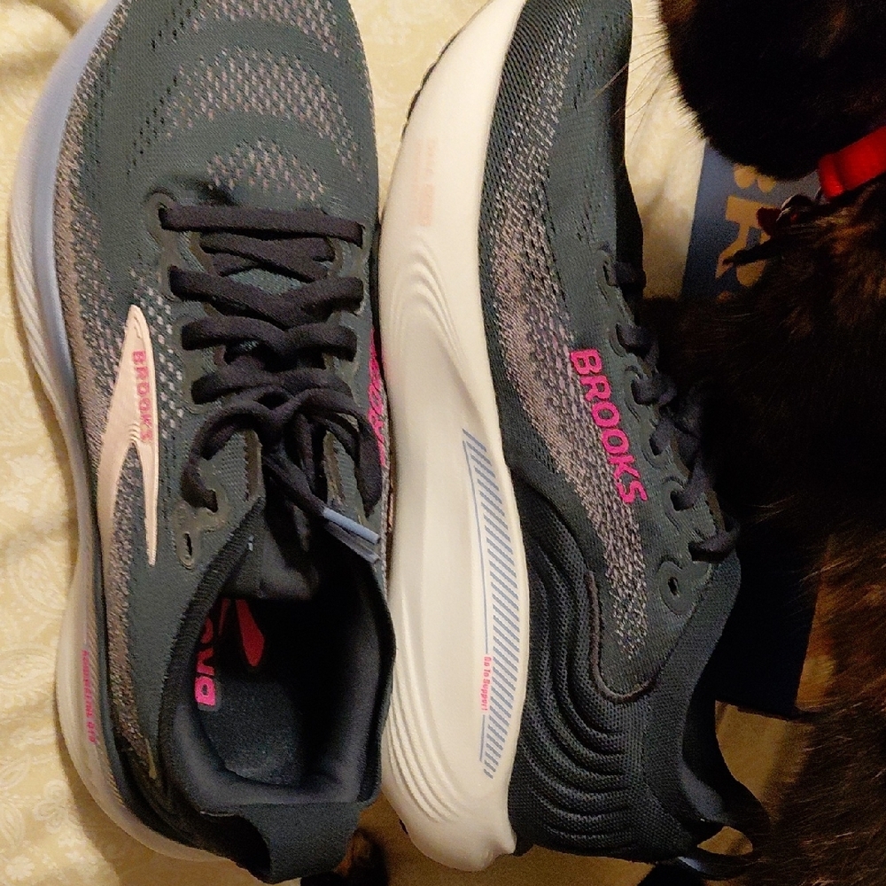 Brooks Women's Black and Pink Running Shoes Adrenaline Gts 25 - Picture 2 of 4